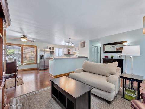22 Hampton Rd, Montgomery, IL 60538 photo 4