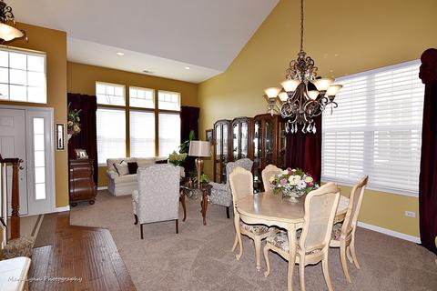 3866 Valhalla Dr, Elgin, IL 60124 photo 8