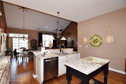 3866 Valhalla Dr, Elgin, IL 60124 photo 10
