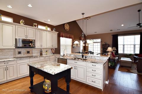 3866 Valhalla Dr, Elgin, IL 60124 photo 9