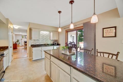 1241 Downing Ct, Wheaton, IL 60189 photo 9