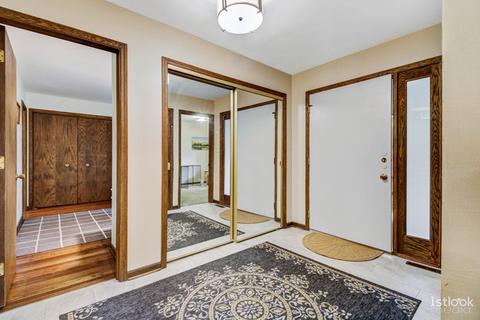 2 S240 Center Ave, Wheaton, IL 60189 photo 9