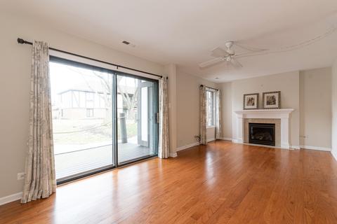 865 Sheldon Ct #A, Wheaton, IL 60189 photo 3
