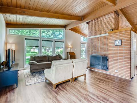 331 Radcliffe Ave, Des Plaines, IL 60016 photo 2