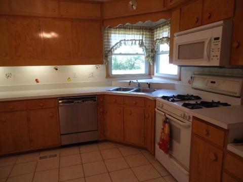 407 E Front St, Roanoke, IL 61561 photo 4