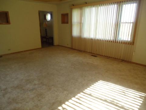407 E Front St, Roanoke, IL 61561 photo 9