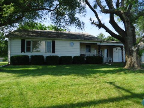 407 E Front St, Roanoke, IL 61561 photo 1