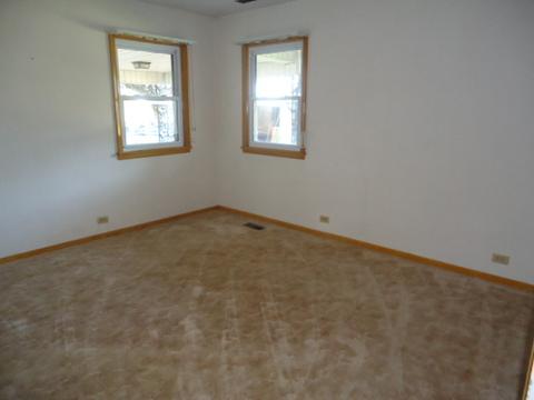 407 E Front St, Roanoke, IL 61561 photo 13