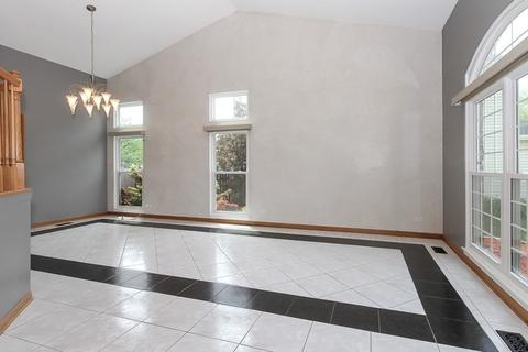 805 Seacrest Ln, Bartlett, IL 60103 photo 3