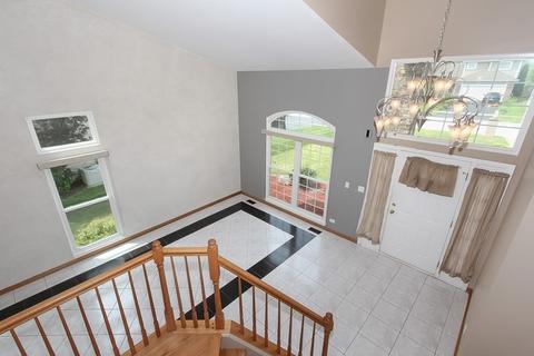 805 Seacrest Ln, Bartlett, IL 60103 photo 2