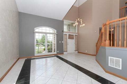 805 Seacrest Ln, Bartlett, IL 60103 photo 5