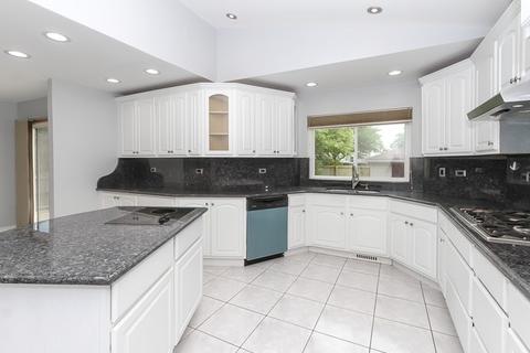 805 Seacrest Ln, Bartlett, IL 60103 photo 10