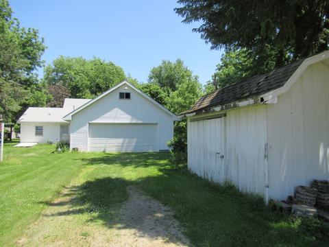 410 S Walnut St, Buda, IL 61314 photo 4