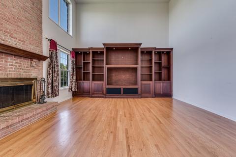 692 Norfolk Ave, Bartlett, IL 60103 photo 5