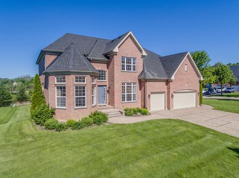 692 Norfolk Ave, Bartlett, IL 60103 photo 2