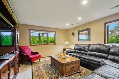 2251 Pine St, Des Plaines, IL 60018 photo 11