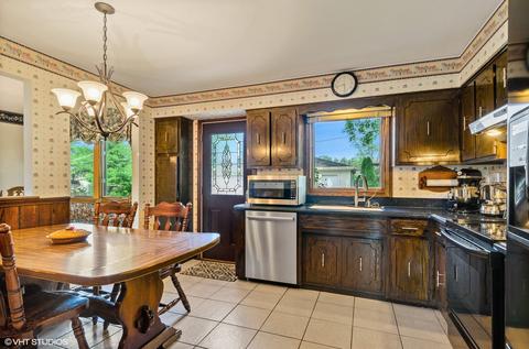 2251 Pine St, Des Plaines, IL 60018 photo 5
