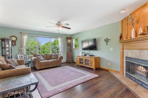 1009 Heritage Ct, Hebron, IL 60034 photo 6