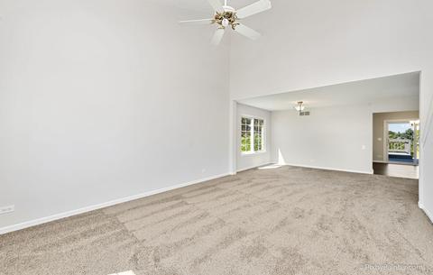 496 Knoll Crest Dr, Bartlett, IL 60103 photo 2