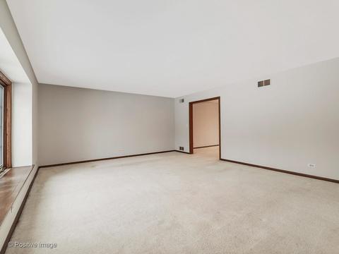 781 Polo Dr, Wheaton, IL 60187 photo 4