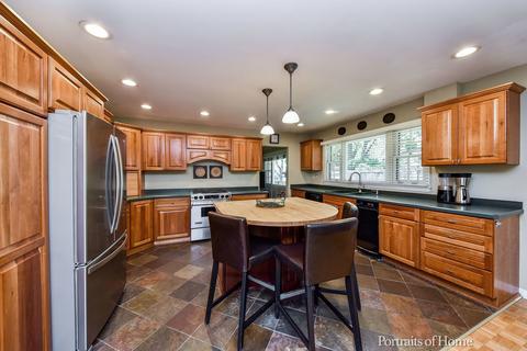 1569 Gamon Rd, Wheaton, IL 60189 photo 5