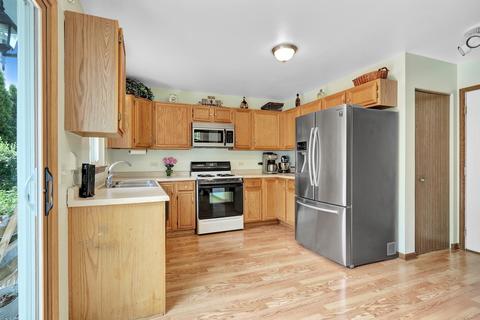 71 E Rustic Ln, Round Lake Beach, IL 60073 photo 10