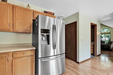 71 E Rustic Ln, Round Lake Beach, IL 60073 photo 12