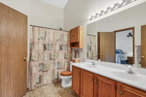 71 E Rustic Ln, Round Lake Beach, IL 60073 photo 17