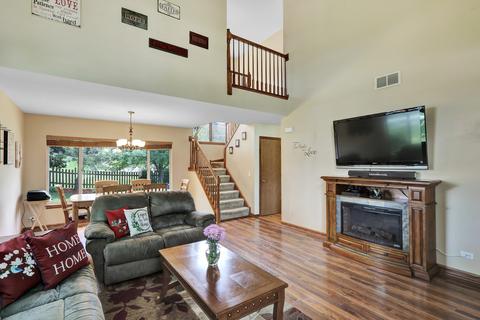 71 E Rustic Ln, Round Lake Beach, IL 60073 photo 5