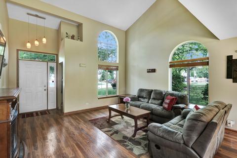 71 E Rustic Ln, Round Lake Beach, IL 60073 photo 7