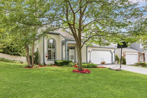 71 E Rustic Ln, Round Lake Beach, IL 60073 photo 2