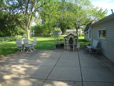 2303 Manor Ln, Mchenry, IL 60051 photo 4
