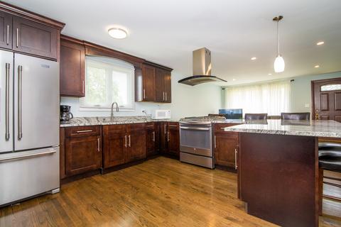9237 Willow Ln, Bridgeview, IL 60455 photo 2