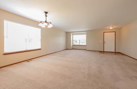 16305 Spring Creek Ln, Plainfield, IL 60586 photo 5