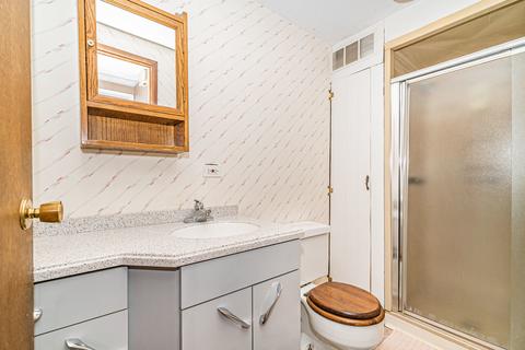 5861 Danforth Ct, Hanover Park, IL 60133 photo 12
