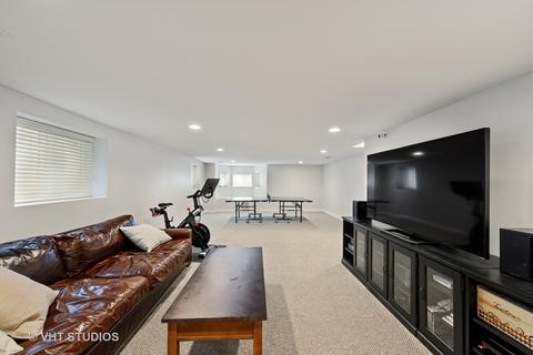 2953 N Gresham Ave, Chicago, IL 60618 photo 22