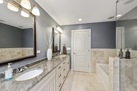 2953 N Gresham Ave, Chicago, IL 60618 photo 15