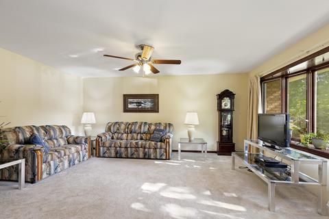 1071 Polly Ct, Elgin, IL 60120 photo 2