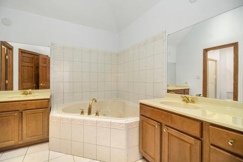 12184 Mitchell Dr, Plano, IL 60545 photo 22