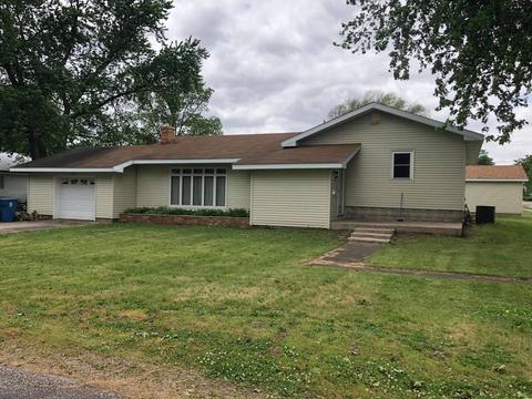 302 S Walnut St, Arrowsmith, IL 61722 photo 1