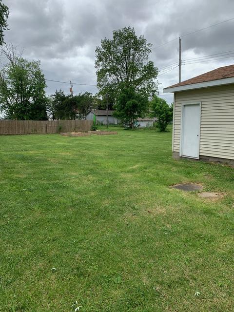 302 S Walnut St, Arrowsmith, IL 61722 photo 11