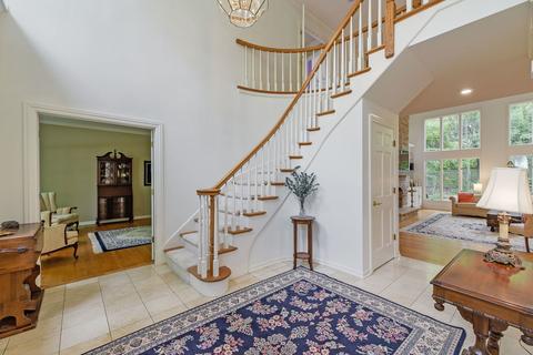 1344 Academy Ln, Wheaton, IL 60189 photo 4