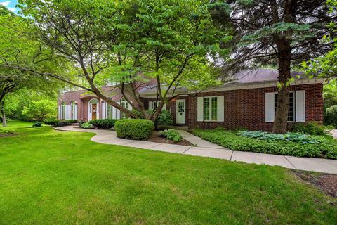 1344 Academy Ln, Wheaton, IL 60189 photo 2