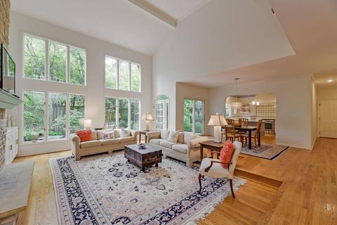 1344 Academy Ln, Wheaton, IL 60189 photo 7