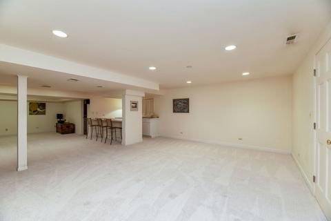 1344 Academy Ln, Wheaton, IL 60189 photo 17