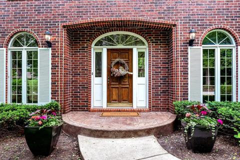 1344 Academy Ln, Wheaton, IL 60189 photo 3