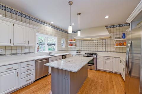 1344 Academy Ln, Wheaton, IL 60189 photo 9