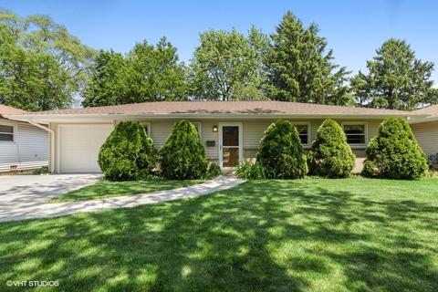 121 Wilshire Dr, Wheeling, IL 60090 photo 1