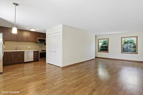 121 Wilshire Dr, Wheeling, IL 60090 photo 2