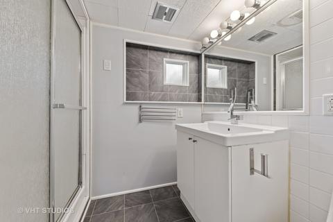 1900 Koehler Dr, Des Plaines, IL 60018 photo 12